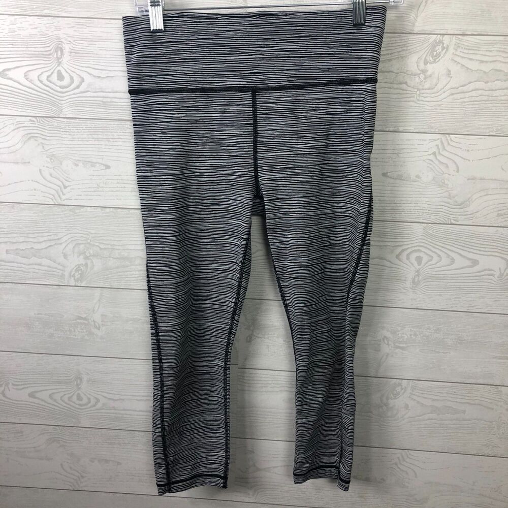 Athleta Women's Small Ultimate Linear Lines Capri Athletic Workout Leggings